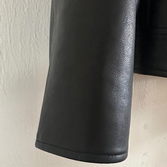 GAP Women's Classic Black faux Leather Jacket - Picture 5 of 14